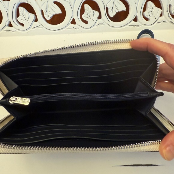 NWT Coach Kaffe Fassett Long Zip Around Wallet - Picture 7 of 9